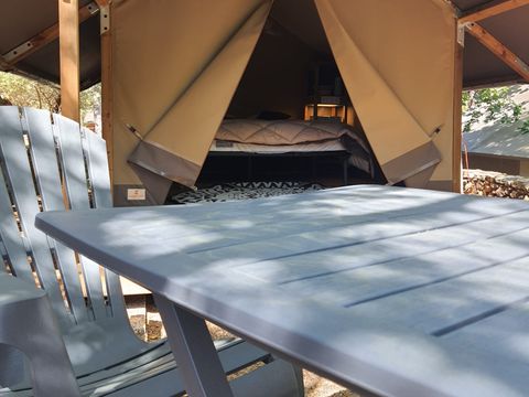 Tente en toile et en bois 2 personnes - Mini-Lodge (Photos non contractuelles : en cours d'installation)