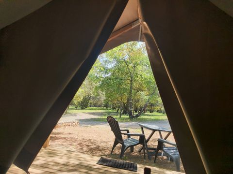 Tente en toile et en bois 2 personnes - Mini-Lodge (Photos non contractuelles : en cours d'installation)