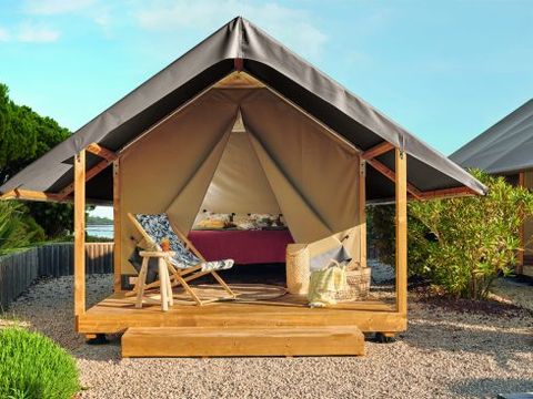 Tente en toile et en bois 2 personnes - Mini-Lodge (Photos non contractuelles : en cours d'installation)