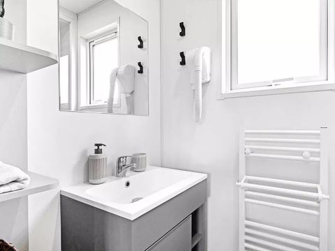 MOBILHOME 4 personnes - Cottage Ilbarritz 3 Pièces 4 Personnes Climatisé + TV