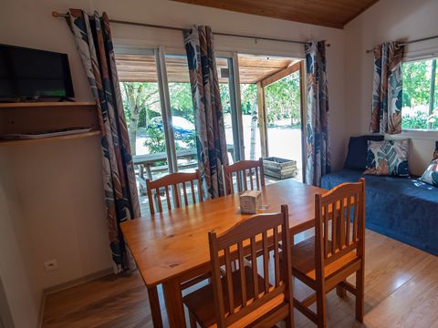 MOBILHOME 6 personnes - Chalet Bois Premium 31m² - 2 chambres - Terrasse couverte - TV - LV - Climatisation