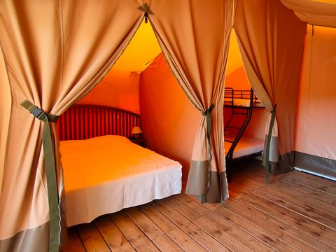 Tente en toile et en bois 5 personnes - TENTE LODGE KENYA. (pas de salle d’eau)