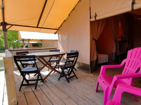 Tente en toile et en bois 5 personnes - TENTE LODGE KENYA. (pas de salle d’eau)