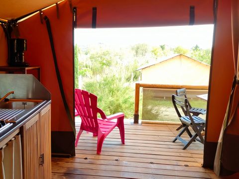 Tente en toile et en bois 5 personnes - TENTE LODGE KENYA. (pas de salle d’eau)