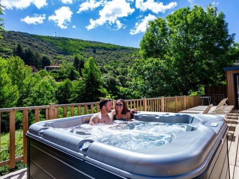 MOBILHOME 9 personnes - COTTAGE PREMIUM SPA TRIBU GORGES D'HERIC 4ch 4sdb