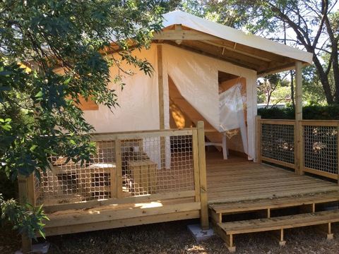 Tente en toile et en bois 4 personnes - Ecolodge (sans sanitaires)