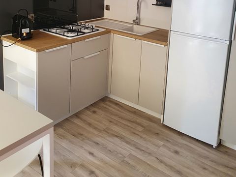 Mobilhome 4 personnes - PREMIUM 2 CH - 30 m² / terrasse couverte 15 m² ( animaux non acceptés- non fumeur).