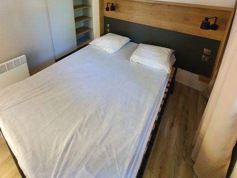 Mobilhome 4 personnes - PREMIUM 2 CH - 30 m² / terrasse couverte 15 m² ( animaux non acceptés- non fumeur).