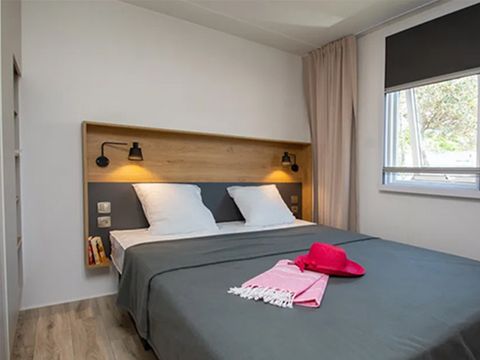 MOBILHOME 4 personnes - Sillans Jacuzzi privé - 32m²  - 2 chambres - Lave-vaisselle + Tv + A/C