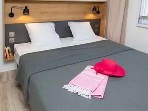 Mobilhome 4 personnes - Mobil home Castellane - 30m² - 2 chambres + TV + A/C