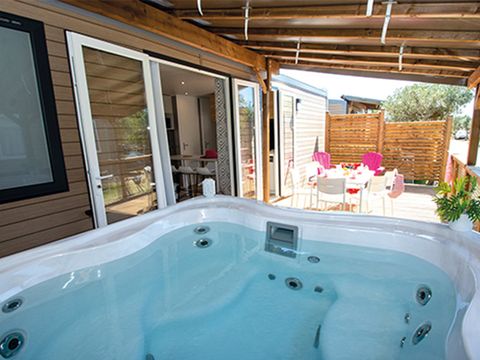Mobilhome 6 personnes - Mobil home Cotignac Jacuzzi privé - 33m² - 3 chambres - Lave vaisselle + TV + A/C