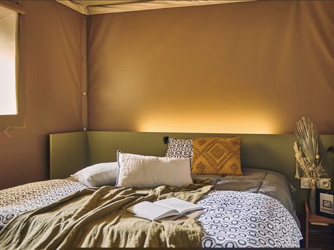 Tente en toile et en bois 4 personnes - Lodge safari Aiguines - 26m² - Glamping