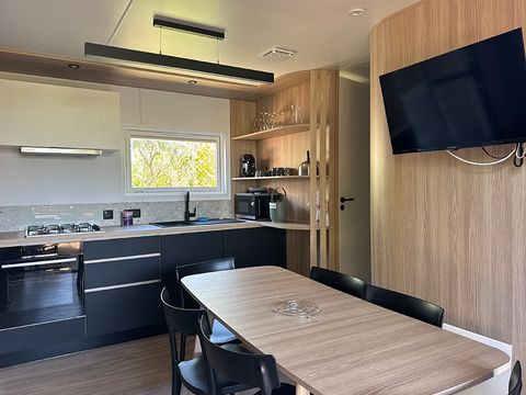 MOBILHOME 6 personnes - TAOS Luxe 40m2 terrasse 35m2+ jacuzzi privatif  - 6 pers 3 chambres 2 salles de bain - clim