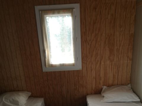 CHALET 4 personnes - Premium 35 m² (2 chambres) + TV + Climatisation + grande terrasse semi couverte