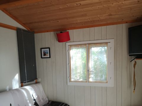 CHALET 4 personnes - Premium 35 m² (2 chambres) + TV + Climatisation + grande terrasse semi couverte