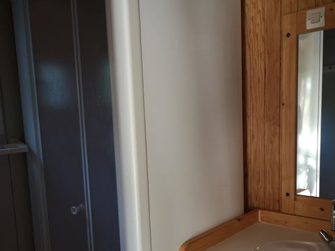 CHALET 4 personnes - Premium 35 m² (2 chambres) + TV + Climatisation + grande terrasse semi couverte