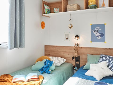 MOBILHOME 7 personnes - PREMIUM 3 chambres - 32m2 - avec CLIM + WIFI + TV - Terrasse couverte de 16m2