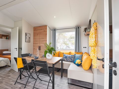 MOBILHOME 7 personnes - PREMIUM 3 chambres - 32m2 - avec CLIM + WIFI + TV - Terrasse couverte de 16m2