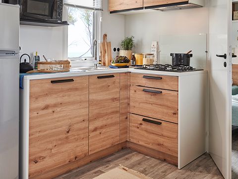 MOBILHOME 7 personnes - PREMIUM 3 chambres - 32m2 - avec CLIM + WIFI + TV - Terrasse couverte de 16m2
