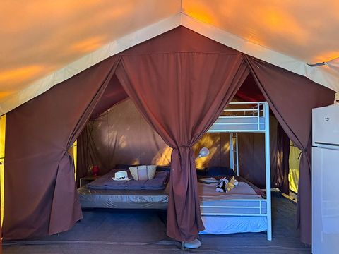 Tente en toile et en bois 5 personnes - Tente Lodge Cabanon sur pilotis 2 chambres