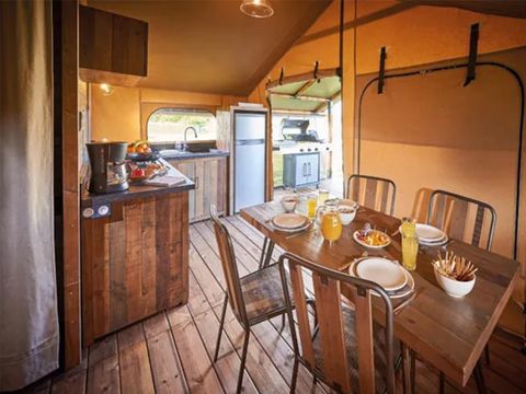 Tente en toile et en bois 5 personnes - Tente Lodge Kenya sur pilotis 2 chambres
