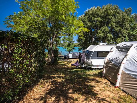 Emplacement - Forfait 2 personnes (emplacement + voiture + électricité 10A)