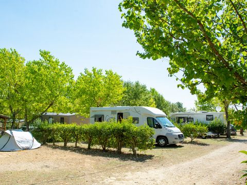 Emplacement - Forfait 2 personnes (emplacement + voiture + électricité 10A)