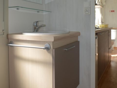 Mobilhome 4 personnes - Confort Climatisation Réversible - Terrasse - 2 chambres - 21m² / Genévrier - Mûrier et Pin d'Alep
