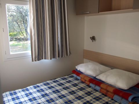 Mobilhome 4 personnes - Confort Climatisation Réversible - Terrasse - 2 chambres - 21m² / Genévrier - Mûrier et Pin d'Alep