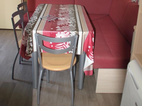 Mobilhome 4 personnes - Confort Climatisation Réversible - Terrasse - 2 chambres - 26.52m² / Chêne Vert