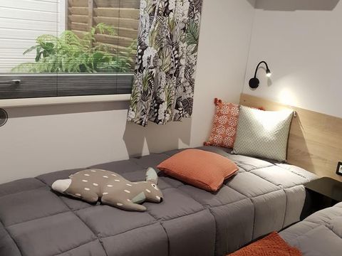 Mobilhome 4 personnes - Confort Plus Climatisation Réversible Terrasse - TV - 2 chambres - 32.80m² / Jasmin et Mimosa