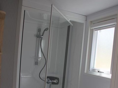 Mobilhome 4 personnes - Confort Plus Climatisation Réversible Terrasse - TV - 2 chambres - 32.80m² / Jasmin et Mimosa