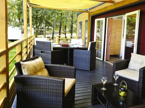 MOBILHOME 8 personnes - Ultime | 3 Chambres | 6 à 8 Couchages | Terrasse semi couverte | 1 Salle de bain | Climatisation | TV