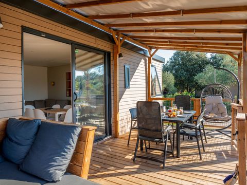 MOBILHOME 8 personnes - Ultimate Plus | 3 Chambres | 6/8 Couchages | Terrasse Lounge | 2 Salles de bain | Climatisation | TV