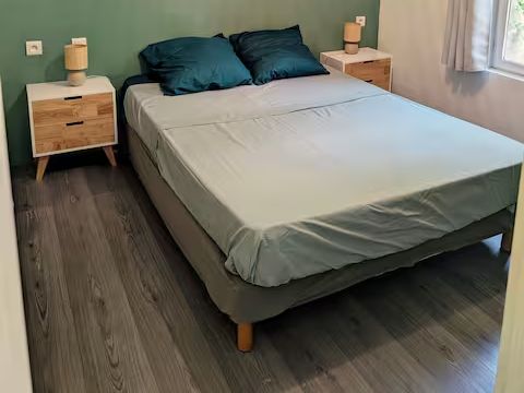 APPARTEMENT 3 personnes - 2 CHAMBRES - VUE PISCINE