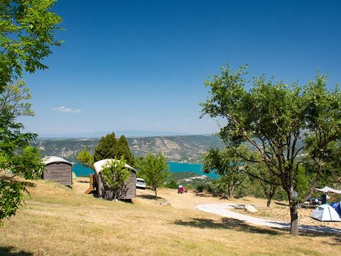 Hébergement 4 personnes - Roulotte avec vue lac - 20,40m² - 2 chambres (2 adultes + 2 enfants)