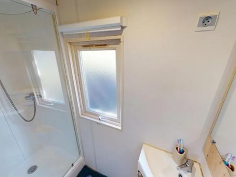 Hébergement 4 personnes - Roulotte avec vue lac - 20,40m² - 2 chambres (2 adultes + 2 enfants)