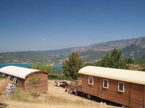 Hébergement 4 personnes - Roulotte avec vue lac - 20,40m² - 2 chambres (2 adultes + 2 enfants)