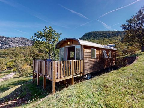 Hébergement 4 personnes - Roulotte avec vue nature - 20,40m² - 2 chambres (2 adultes + 2 enfants -12 ANS)