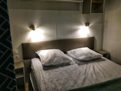 MOBILHOME 4 personnes - Loggia Confort 22m² - 2 chambres + climatisation + TV - dont terrasse semi-couverte de 6m² 4PERS 2/4 pers