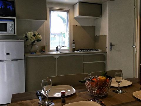MOBILHOME 4 personnes - Loggia Confort 22m² - 2 chambres + climatisation + TV - dont terrasse semi-couverte de 6m² 4PERS 2/4 pers