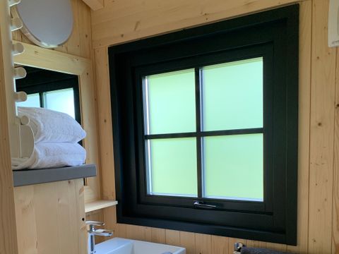 Tente en toile et en bois 5 personnes - CABANE LODGE sur PILOTIS climatisée 2 chambres