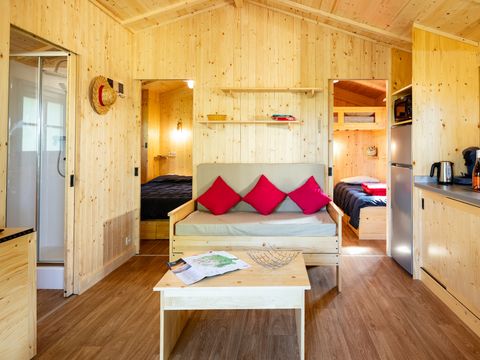 Tente en toile et en bois 5 personnes - CABANE LODGE sur PILOTIS climatisée 2 chambres