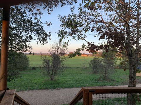 Tente en toile et en bois 5 personnes - CABANE LODGE sur PILOTIS climatisée 2 chambres