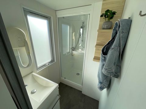 BUNGALOW 4 personnes - 2 chambres climatisé - 31m2 + terrasse couverte