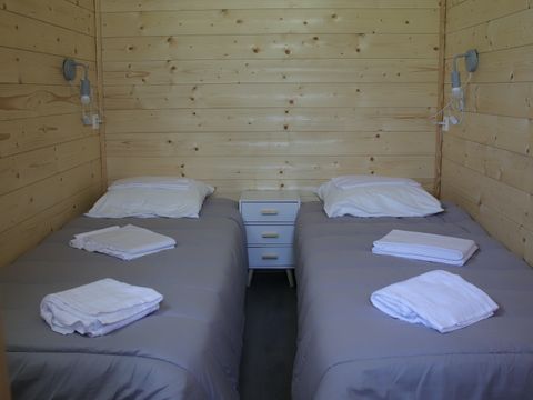 CHALET 5 personnes - CHALET PREMIUM 2ch/2sdb - clim - LV - TV - BBQ - Ménage*, draps, draps de bain - 35m2+terrasse 17m2