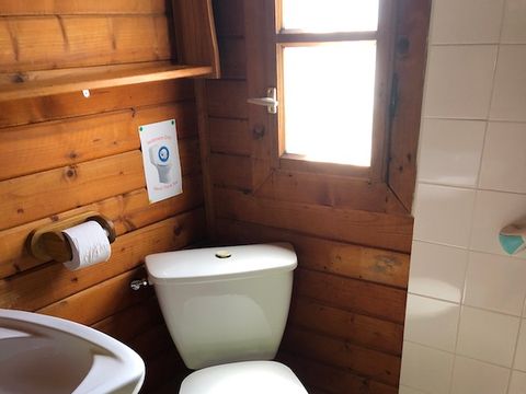 CHALET 4 personnes - CHALET PMR CONFORT - 1 ch - clim - TV - BBQ - Ménage* - 35m2 + terrasse couverte de 14m2
