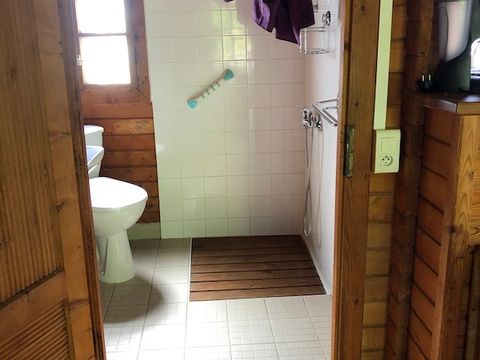 CHALET 4 personnes - CHALET PMR CONFORT - 1 ch - clim - TV - BBQ - Ménage* - 35m2 + terrasse couverte de 14m2