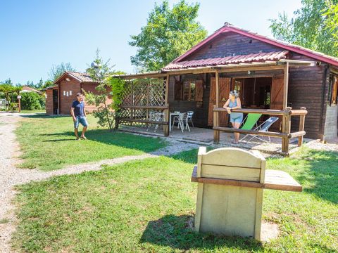 CHALET 4 personnes - CHALET LOFT CONFORT - 1 grande pièce -  clim - TV - BBQ - Ménage* - 35m2 + terrasse couverte de 14m2