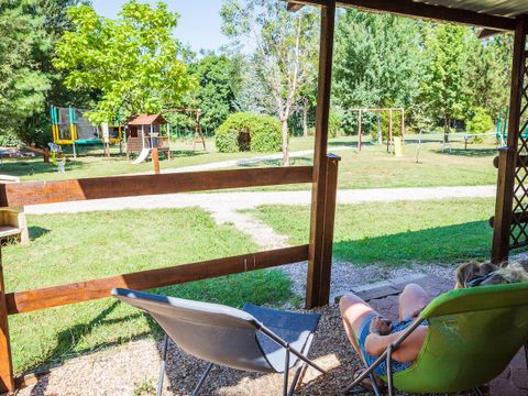 CHALET 4 personnes - CHALET LOFT CONFORT - 1 grande pièce -  clim - TV - BBQ - Ménage* - 35m2 + terrasse couverte de 14m2